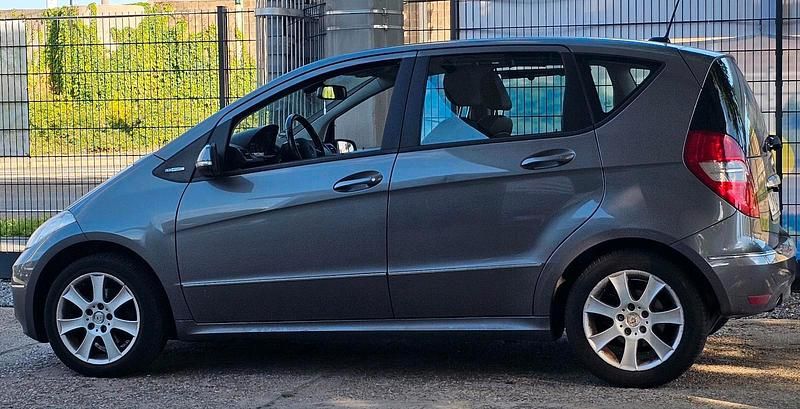Gebraucht Mercedes A160 95 PS (69 kW) 2011 Grau Kleinwagen
