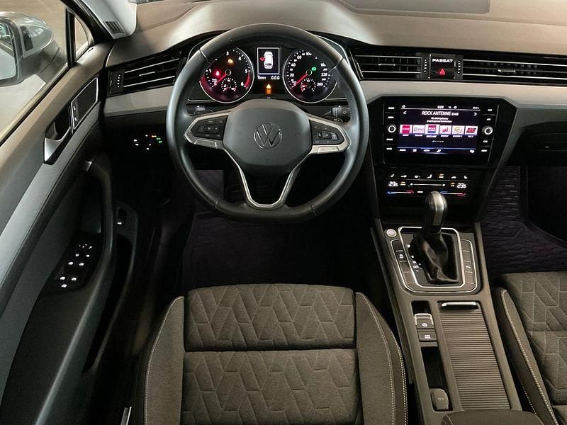 Gebraucht VW Passat 150 PS (110 kW) 2022 Pyritsilber metallic Kombi