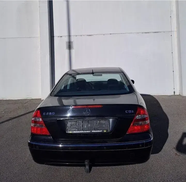Gebraucht Mercedes E280 Elegance 190 PS (139 kW) 2005 Schwarz Limousine