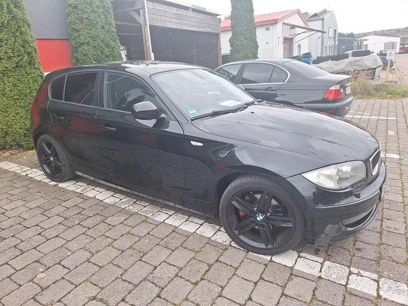 Schwarz Gebraucht 2011 BMW 120 Kleinwagen | 6.200 € (Fairer Preis) - Bild 1/4