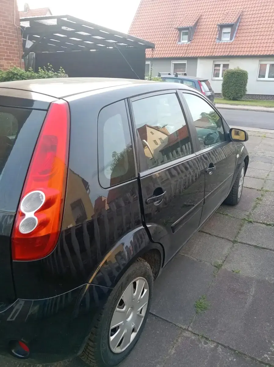 Gebraucht Ford Fiesta 69 PS (50 kW) 2007 Schwarz Kleinwagen