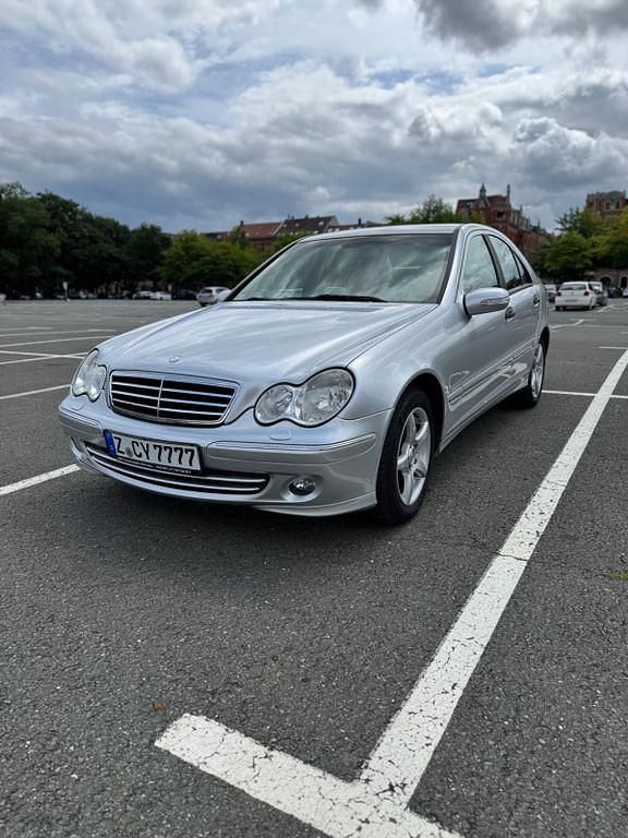 Silber Gebraucht 2005 Mercedes C180 Classic Limousine | 4.990 € (Etwas zu teuer) - Bild 1/4