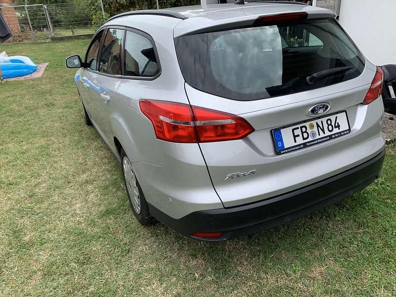 Gebraucht Ford Focus Trend 105 PS (77 kW) 2015 Silber Kombi