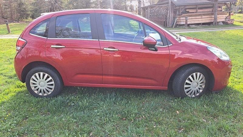 Gebraucht Citroën C3 PureTech 60 PS (44 kW) 2016 Rot Limousine