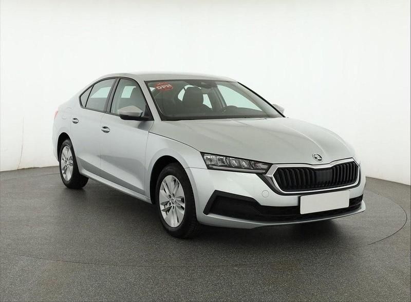 Silber Gebraucht 2023 Skoda Octavia Limousine | 22.940 € (Guter Preis) - Bild 1/4