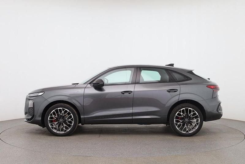 Neu Audi Q3 Sportback Sport 204 PS (150 kW) 2026 Grau SUV