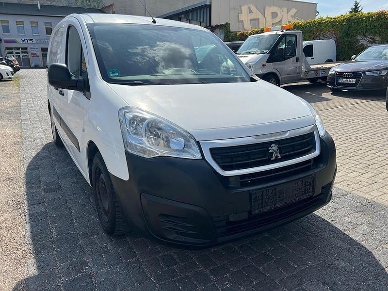 Weiß Gebraucht 2015 Peugeot Partner Comfort Van / Kleinbus | 4.990 € (Guter Preis) - Bild 1/4