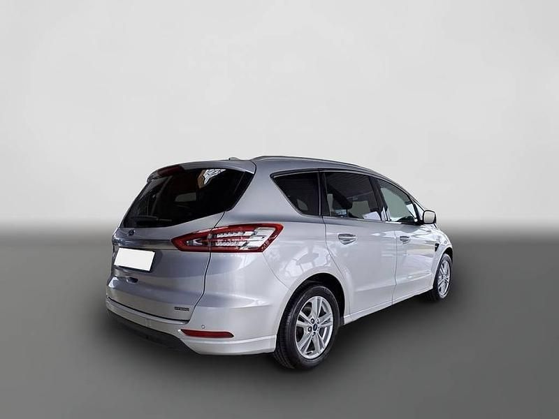 Gebraucht Ford S-MAX Titanium 150 PS (110 kW) 2022 Silber Van / Kleinbus