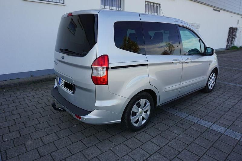 Gebraucht Ford Tourneo Courier Titanium 101 PS (74 kW) 2020 Silber Van / Kleinbus