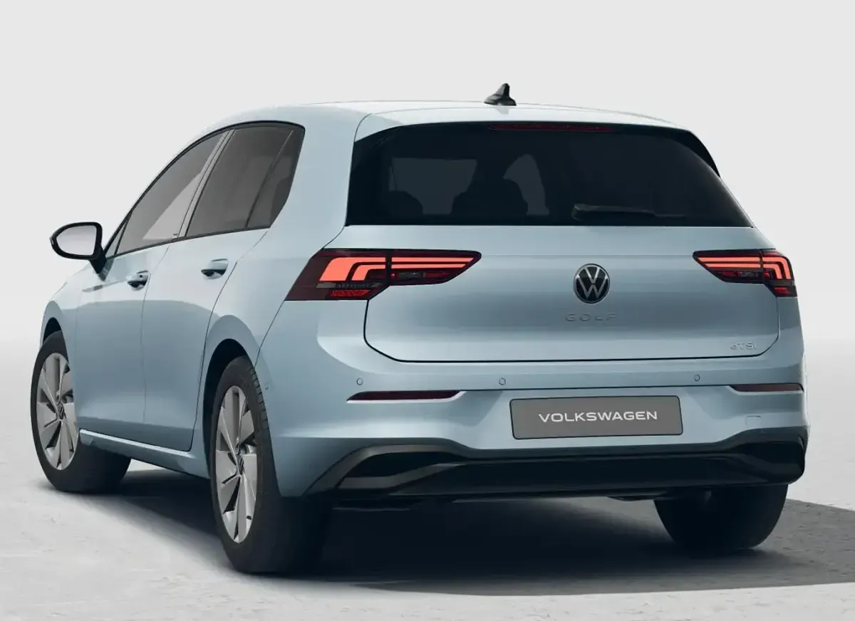 Neu VW Golf VIII 150 PS (110 kW) 2026 Oyster silver metallic Limousine
