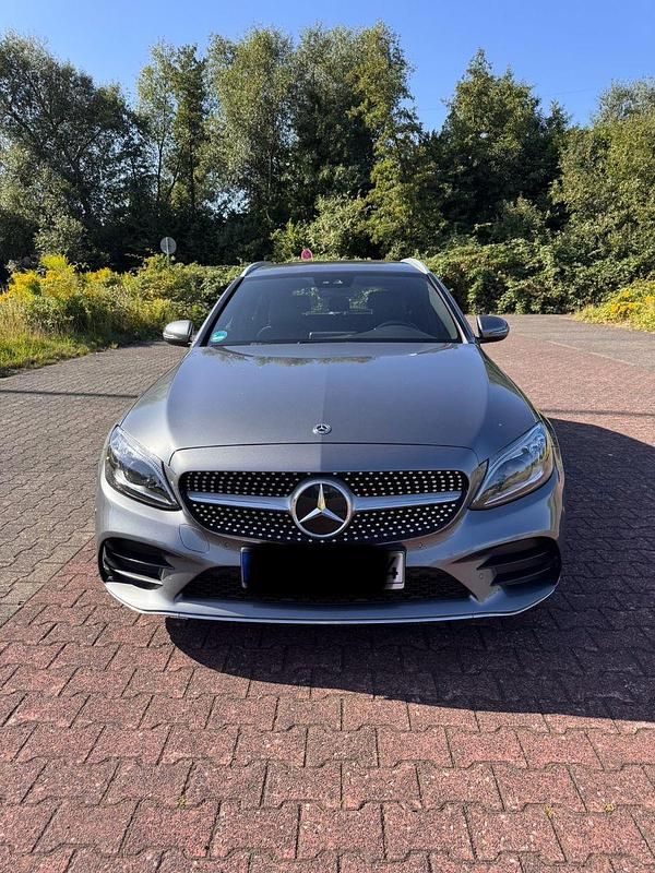 Grau Gebraucht 2020 Mercedes C220 Kombi | 24.450 € (Superpreis) - Bild 1/4