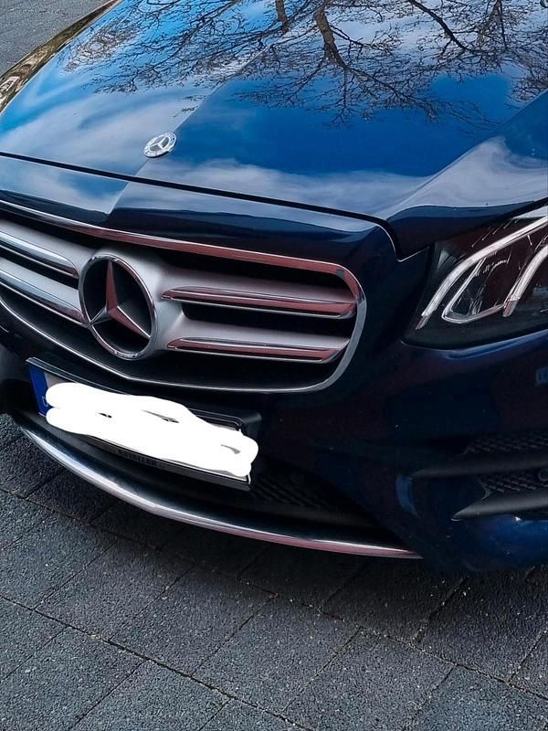 Gebraucht Mercedes E350 286 PS (210 kW) 2019 Blau Limousine