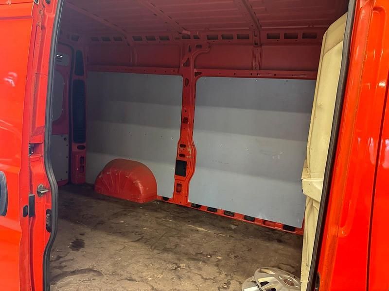 Gebraucht Fiat Ducato 130 PS (95 kW) 2013 Rot Van