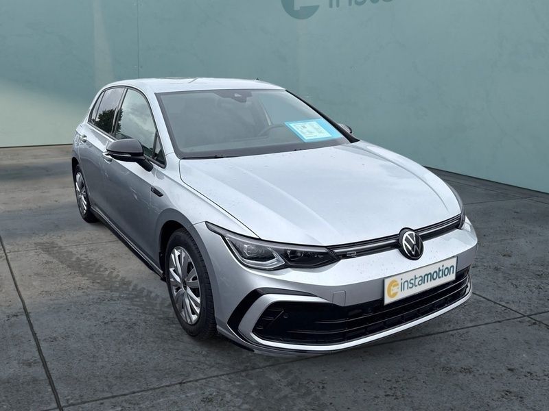Silber Gebraucht 2024 VW Golf VIII R-line Limousine | 28.630 € (Guter Preis) - Bild 1/4