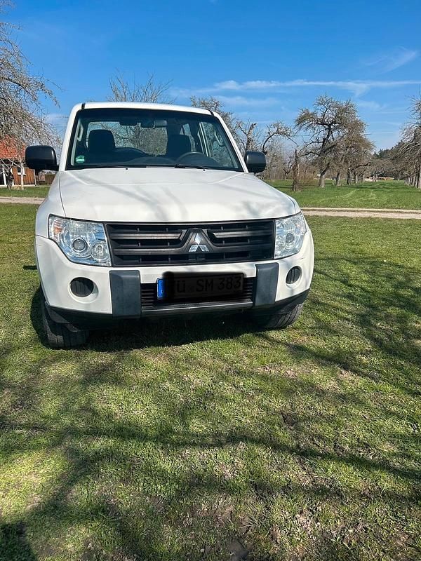 Gebraucht Mitsubishi Pajero 200 PS (147 kW) 2011 Weiß SUV