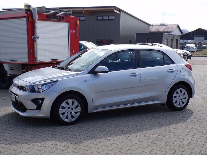 Gebraucht Kia Rio Edition 7 84 PS (61 kW) 2022 Silber Limousine