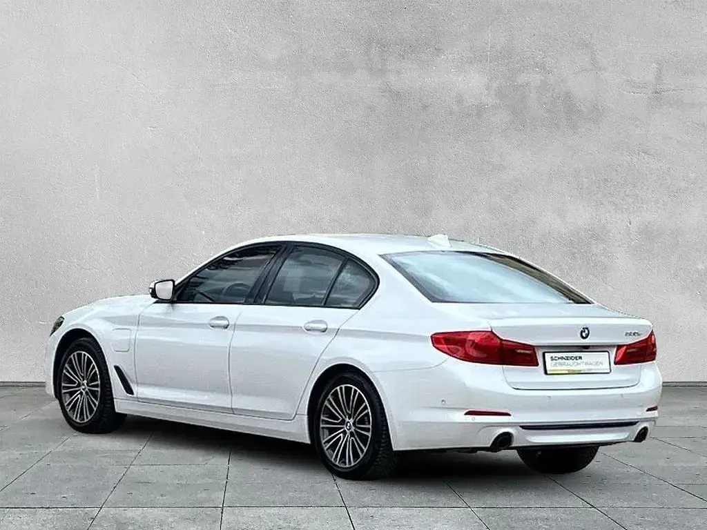 Gebraucht BMW 530e Sport Line 184 PS (135 kW) 2020 Weiss Limousine