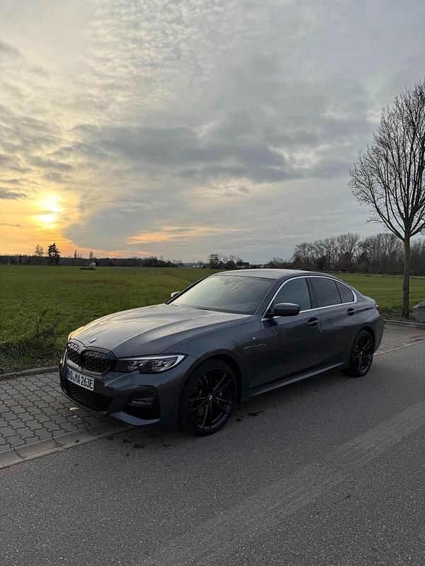 Gebraucht BMW 330e M Sport 292 PS (214 kW) 2019 Grau Limousine