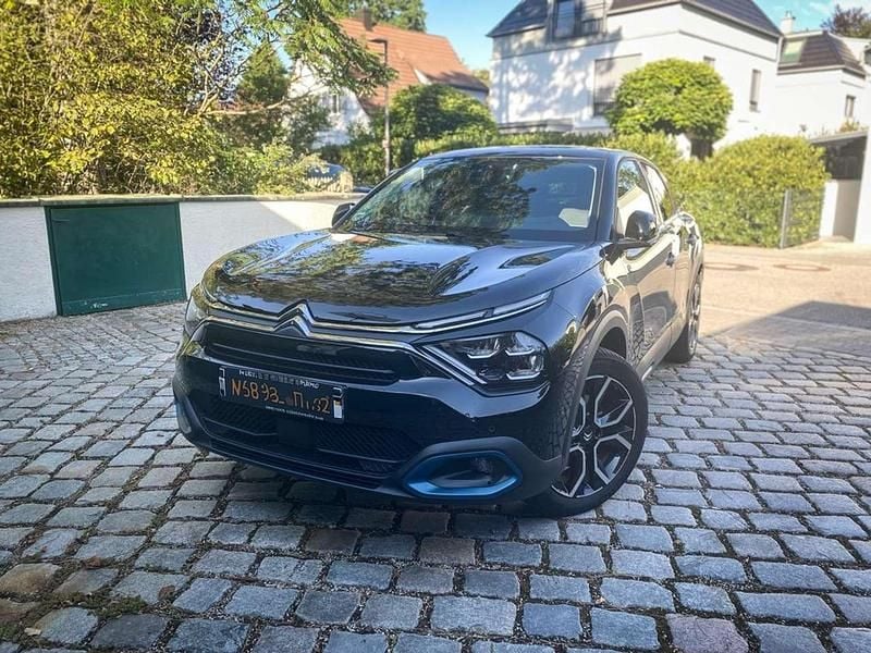 Schwarz Gebraucht 2023 Citroën e-C4 Shine Limousine | 21.900 € (Guter Preis) - Bild 1/4