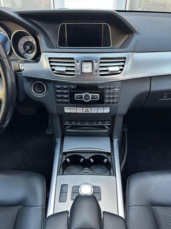 Gebraucht Mercedes E200 Avantgarde 184 PS (135 kW) 2015 Schwarz Kombi