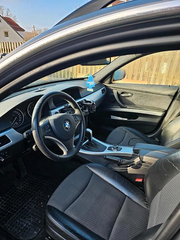 Gebraucht BMW 330 197 PS (144 kW) 2008 Grau Kombi