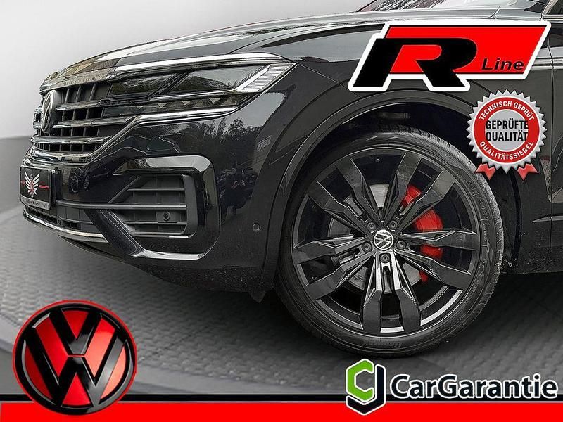 Deep black Gebraucht 2021 VW Touareg R-line SUV | 39.990 € (Fairer Preis) - Bild 1/4