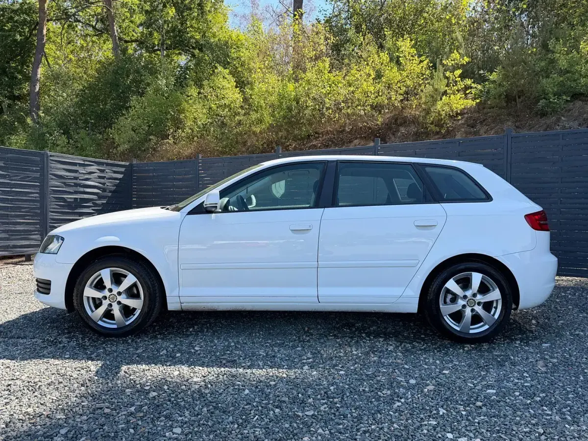 Gebraucht Audi A3 Sportback Attraction 102 PS (75 kW) 2010 Weiß Kleinwagen