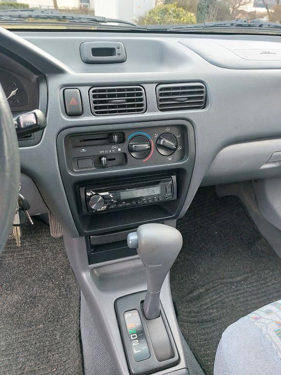 Gebraucht Toyota Starlet 75 PS (55 kW) 1997 Weiß Kleinwagen