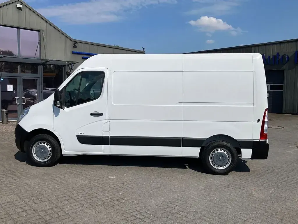 Gebraucht Opel Movano 125 PS (91 kW) 2011 Weiß Van / Kleinbus