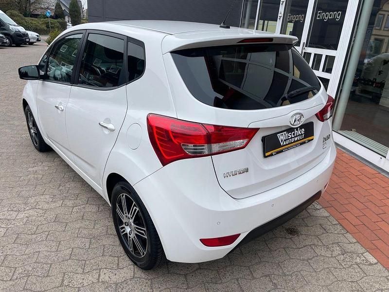 Gebraucht Hyundai ix20 Classic 90 PS (66 kW) 2012 Weiß Kleinwagen