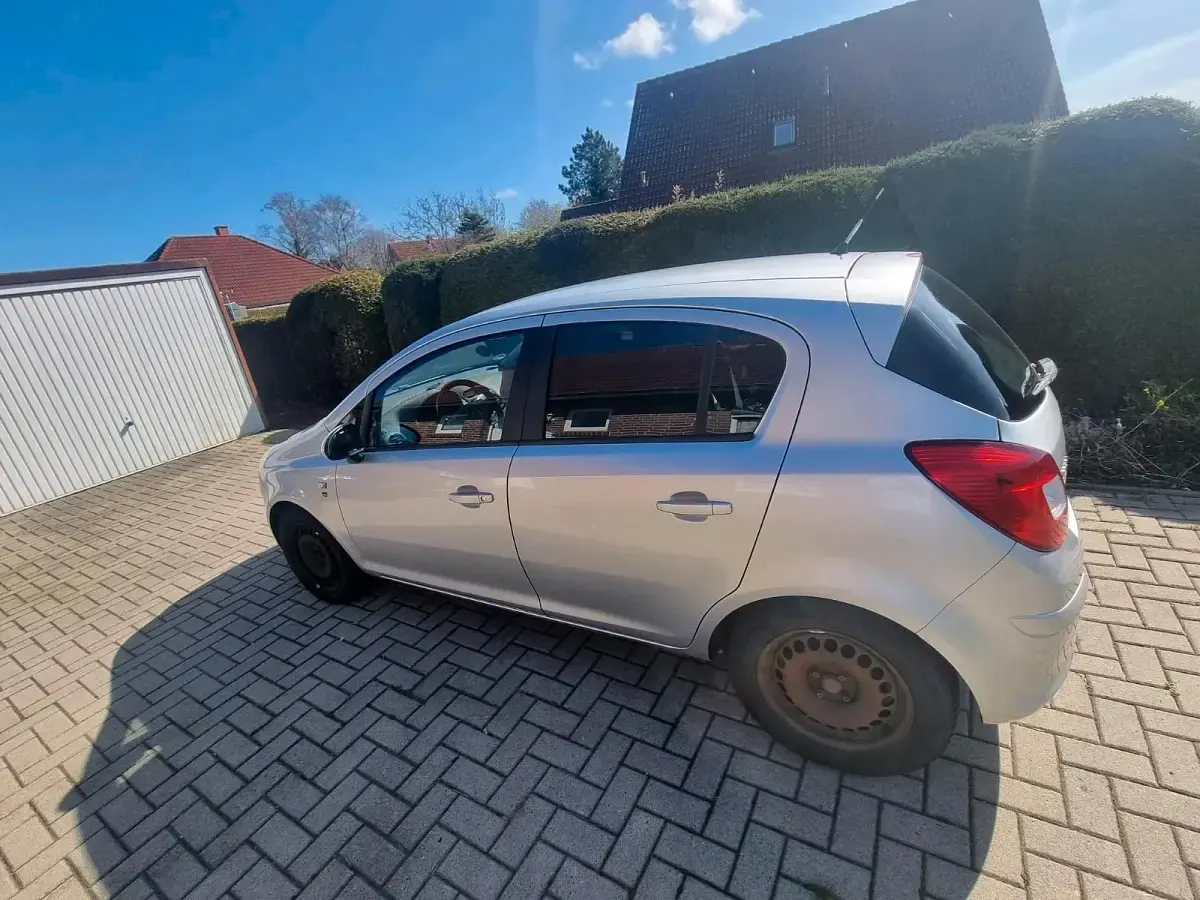 Używany Opel Corsa 86 KM (63 kW) 2010 Srebrny Hatchback