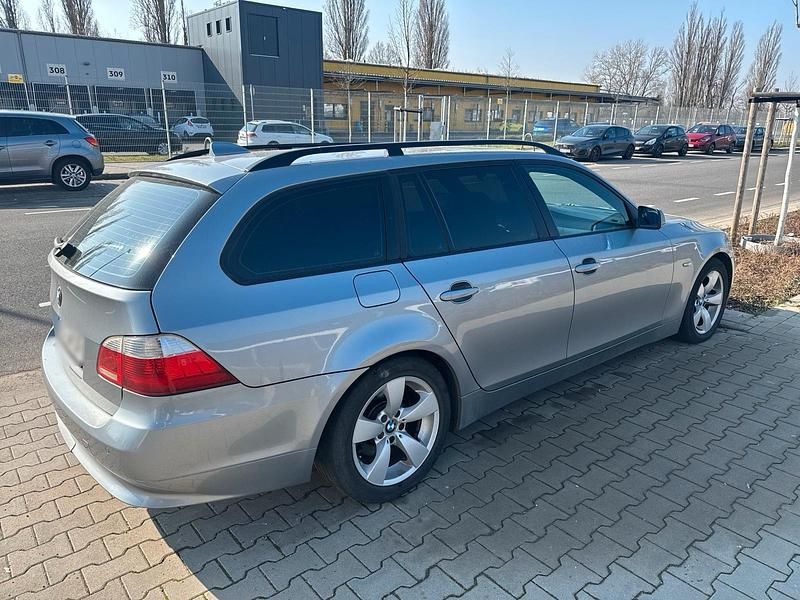 Gebraucht BMW 525 170 PS (125 kW) 2007 Grau Kombi