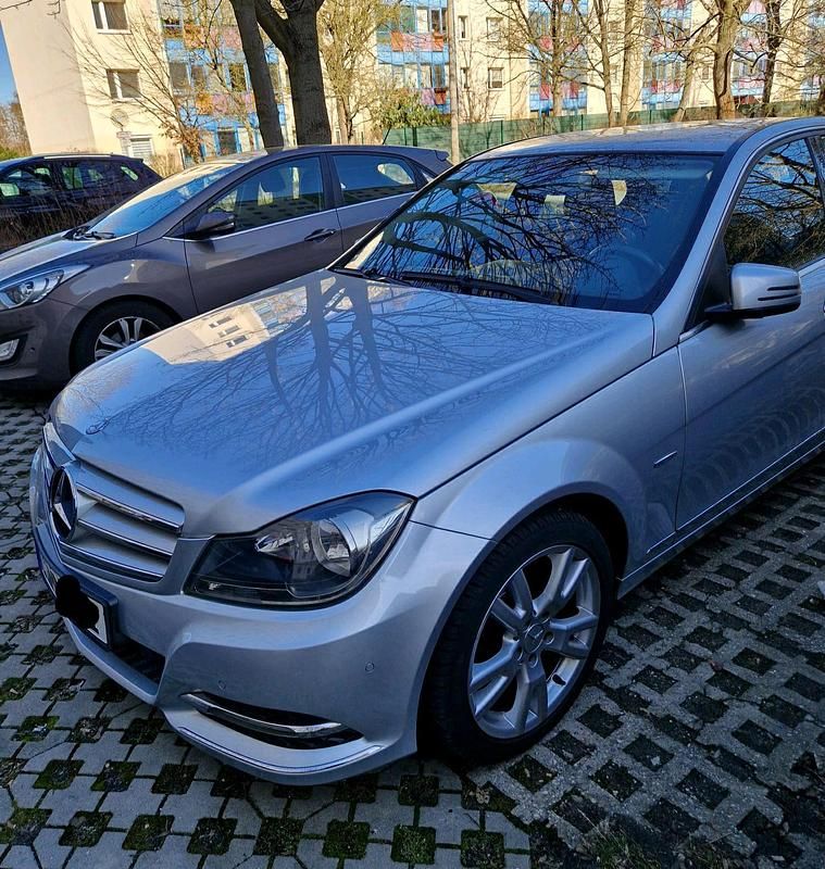 Gebraucht Mercedes C180 Avantgarde 156 PS (114 kW) 2011 Silber Limousine