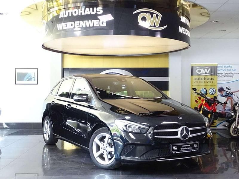 Schwarz Gebraucht 2019 Mercedes B200 Urban Van / Kleinbus | 21.890 € (Fairer Preis) - Bild 1/4