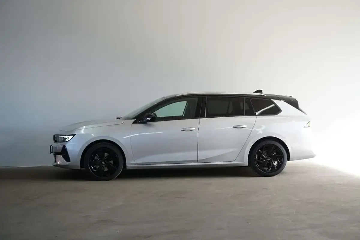 Gebraucht Opel Astra 131 PS (96 kW) 2023 Silber Kleinwagen