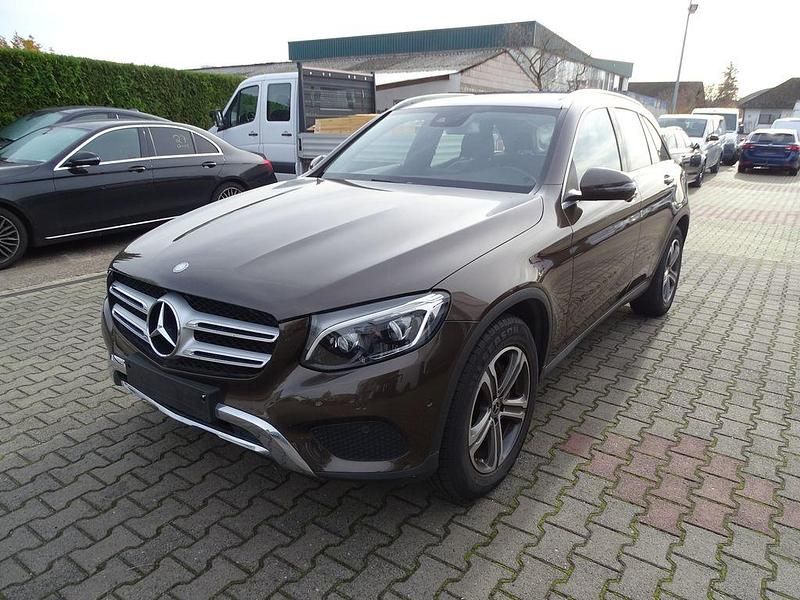 Braun Gebraucht 2016 Mercedes GLC220 SUV | 26.890 € (Guter Preis) - Bild 1/4