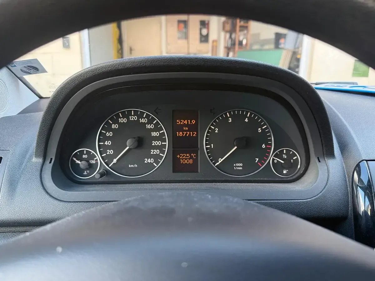 Gebraucht Mercedes A160 95 PS (69 kW) 2011 Schwarz Kleinwagen