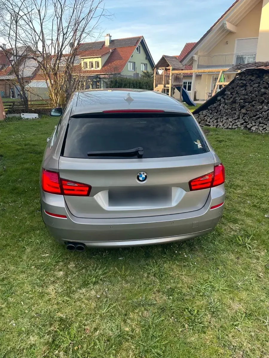 Gebraucht BMW 530 184 PS (135 kW) 2010 Gold Kombi