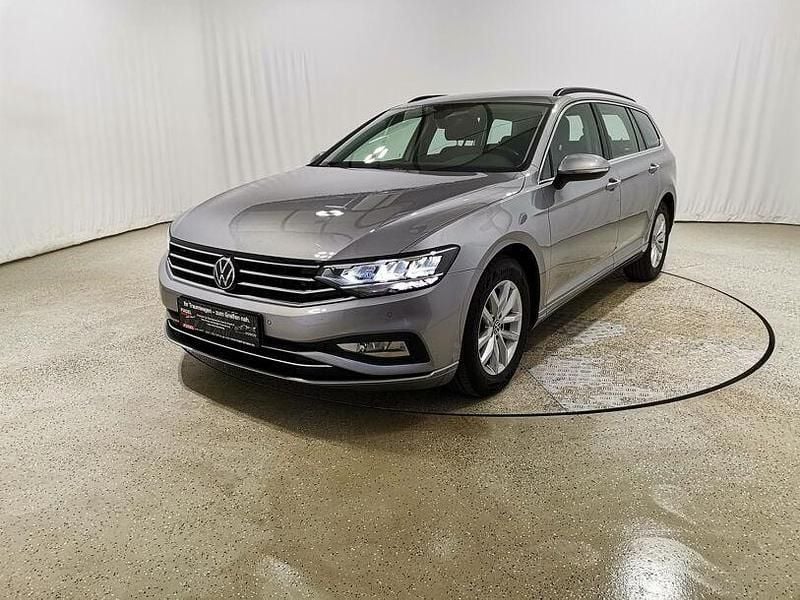 Gebraucht VW Passat Business 150 PS (110 kW) 2023 Pyritsilber metallic Kombi