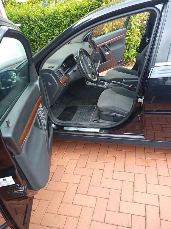 Schwarz Gebraucht 2005 Opel Vectra Limousine | 1.400 € (Fairer Preis) - Bild 1/4