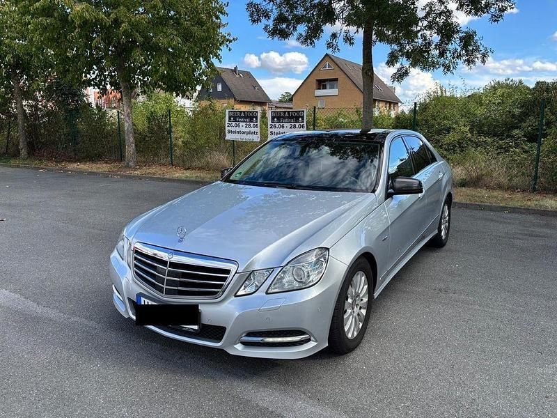 Silber Gebraucht 2012 Mercedes E350 Avantgarde Limousine | 17.500 € (Teuer) - Bild 1/4