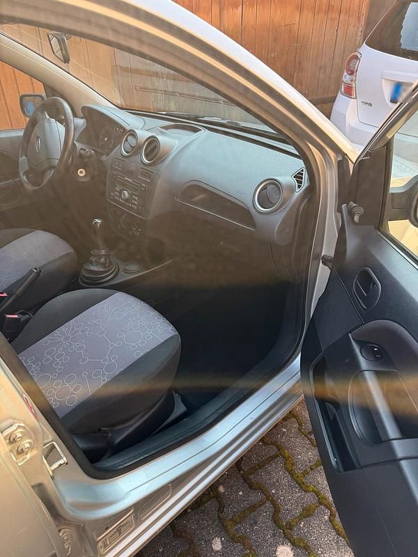 Gebraucht Ford Fiesta 69 PS (50 kW) 2007 Silber Kleinwagen