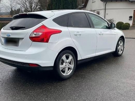 Gebraucht Ford Focus Titanium 125 PS (91 kW) 2011 Weiß Limousine