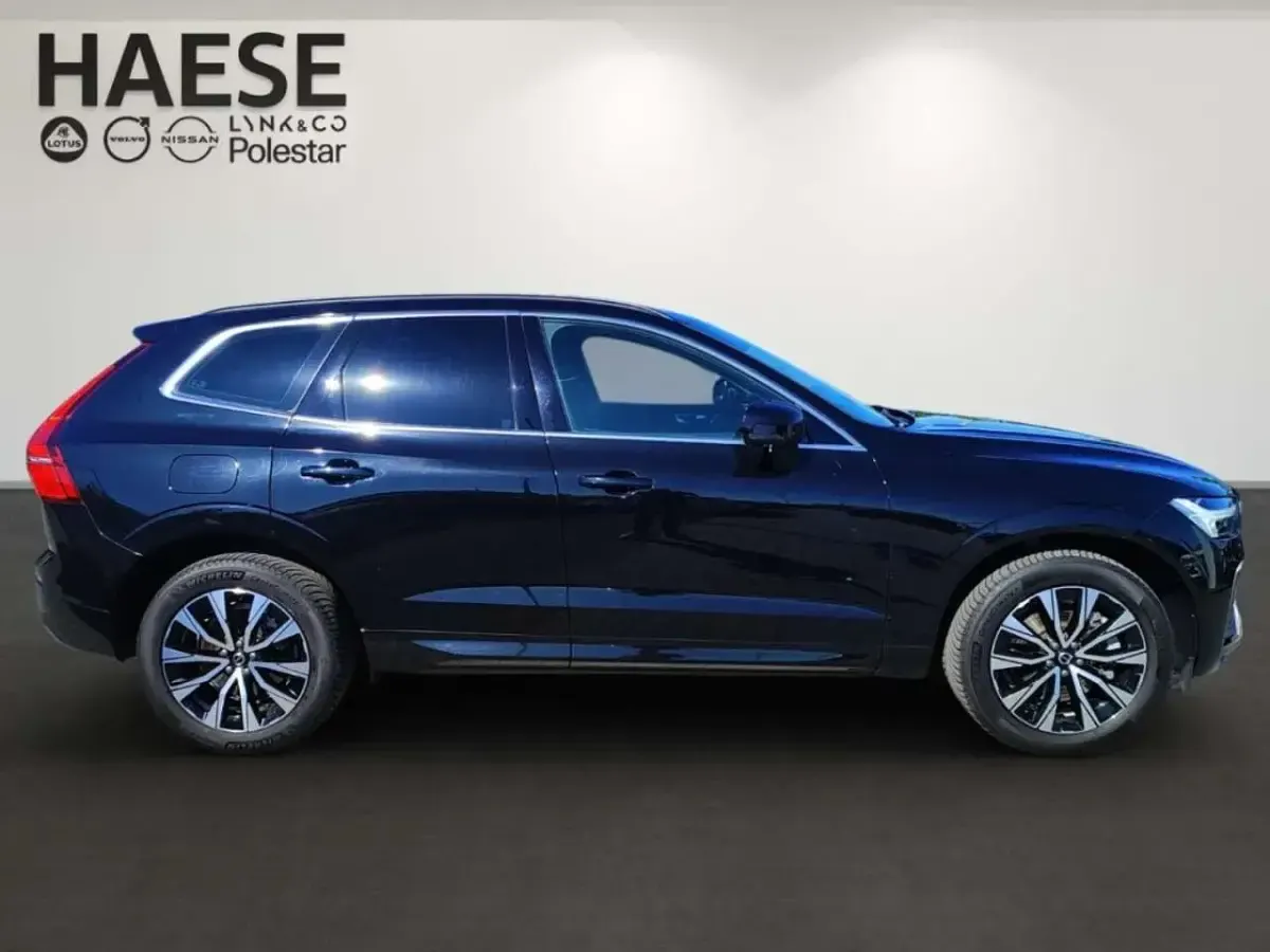 Gebraucht Volvo XC60 Core 197 PS (144 kW) 2023 Onyx black / metallic SUV
