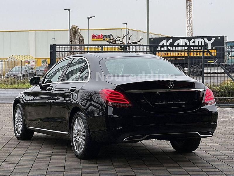 Gebraucht Mercedes C180 156 PS (114 kW) 2015 Schwarz Limousine