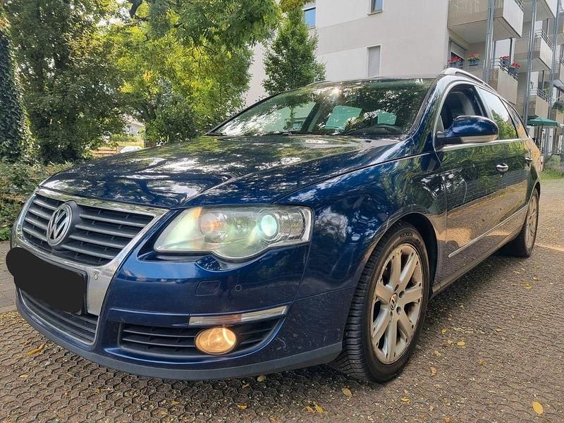 Blau Gebraucht 2010 VW Passat Individual Kombi | 4.500 € (Fairer Preis) - Bild 1/4