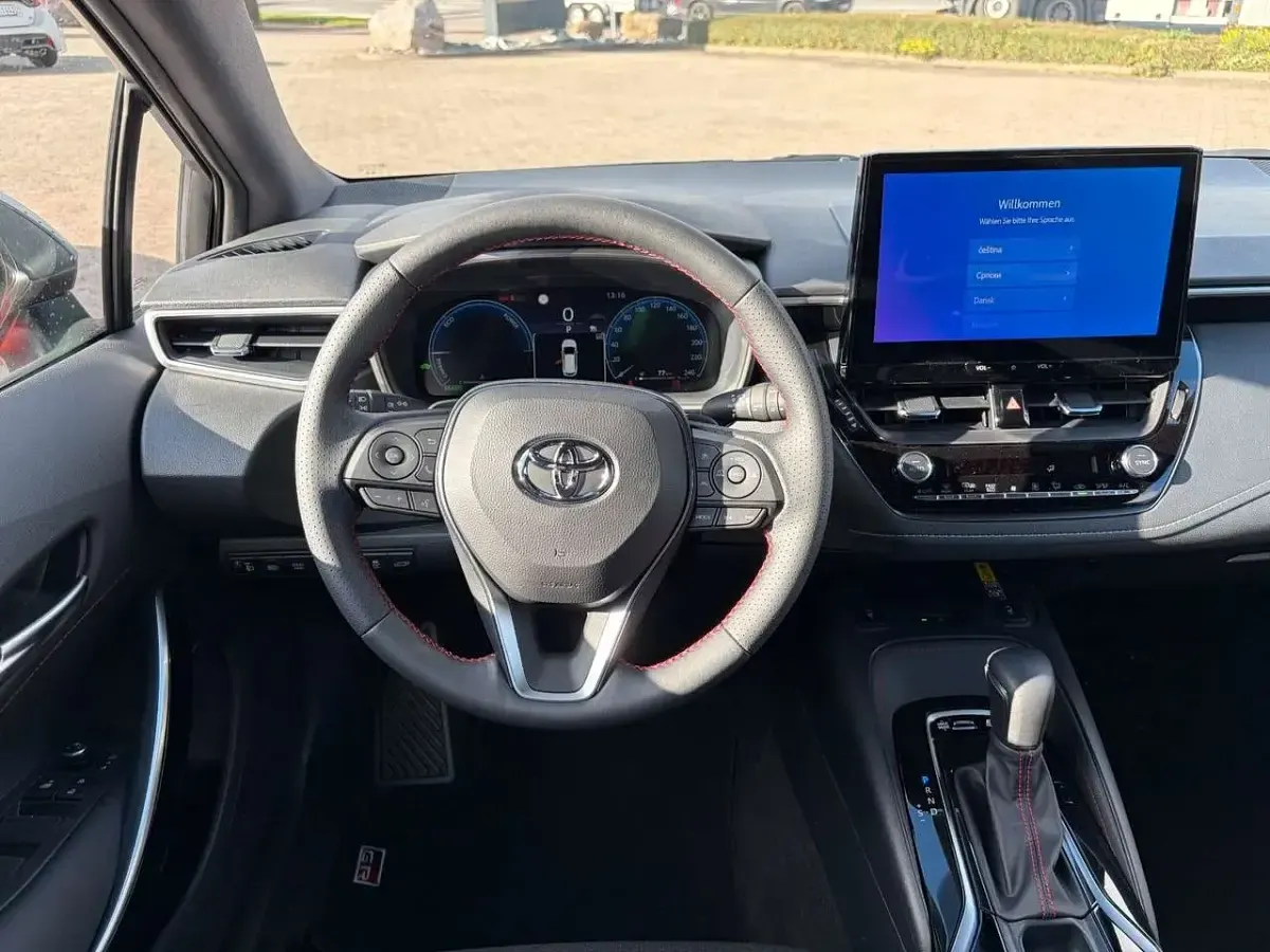 Neu Toyota Corolla Sport 197 PS (144 kW) 2025 Orange Limousine