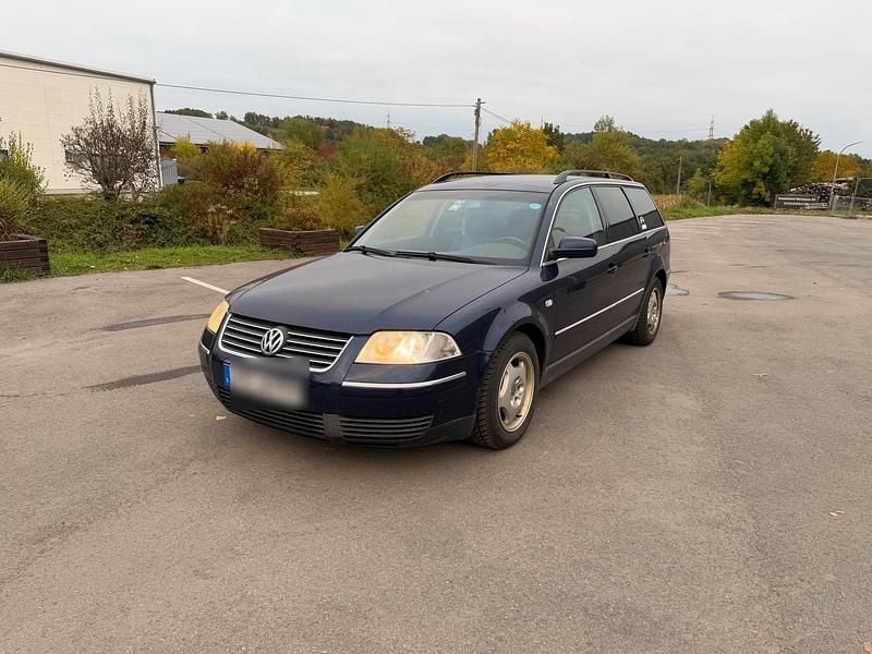 Blau Gebraucht 2002 VW Passat Kombi | 1.500 € (Fairer Preis) - Bild 1/4