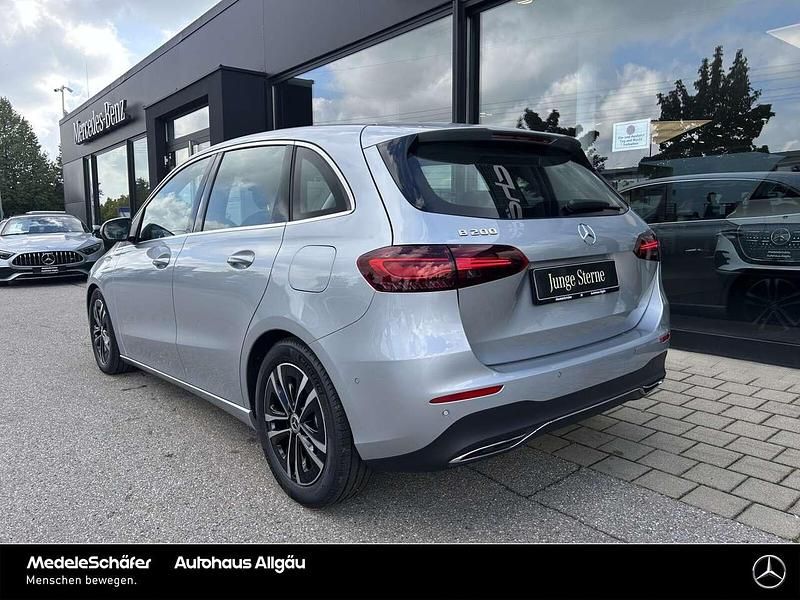 Gebraucht Mercedes B200 Progressive 163 PS (119 kW) 2025 Silber Van / Kleinbus