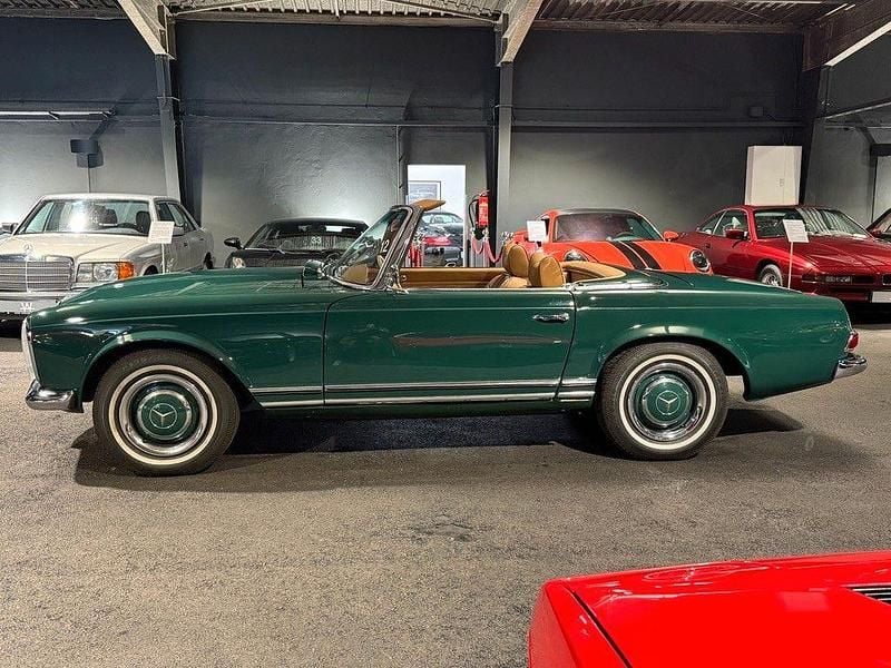 Second-hand Mercedes 230 150 CP (110 kW) 1966 Verde Cabrio